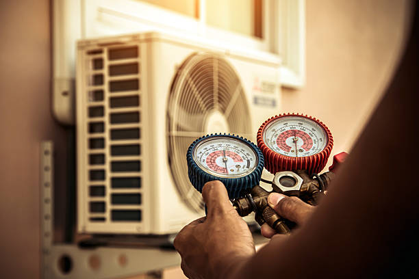 Professional Hvac Installation technician working in La Quinta, CA